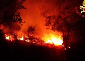 Nuoro ieri ha vissuto un’altra giornata campale sul fronte incendi