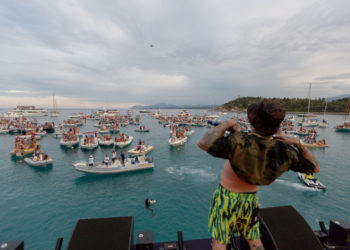 Incredibile successo per il grande evento in mezzo al mare di Cugnana, con Salmo e Bob Sinclair