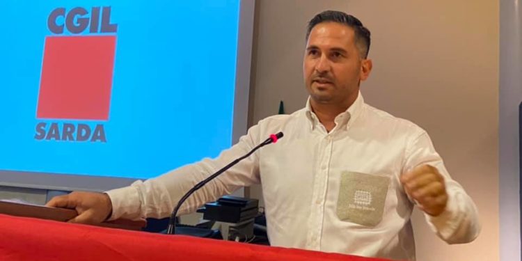 Samuele Piddiu, 45 anni, è il nuovo segretario generale della CGIL Sardegna. Subentra a Michele Carrus