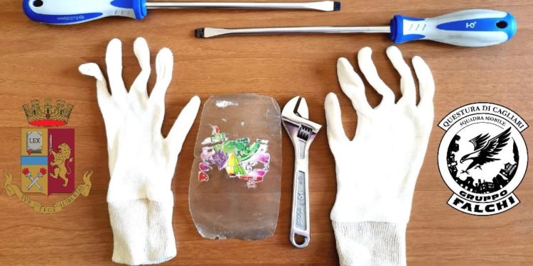 Polizia di Stato di Cagliari: tentano di entrate in un appartamento. Denunciate dai Falchi due donne