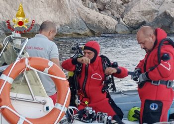 Sono in corso nelle acque di Cala Luna le ricerche di un subacqueo di cui si sono perse le tracce