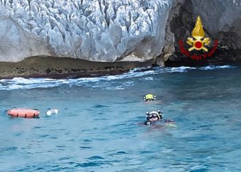Sono in corso nelle acque di Cala Luna le ricerche di un subacqueo di cui si sono perse le tracce