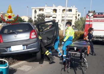 Una squadra di pronto intervento dei vigili del fuoco è intervenuta intorno alle 17.30 in via Fiume, a Quartu Sant’Elena, per un incidente stradale