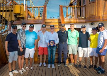 L’Amerigo Vespucci tra i super yacht della Costa Smeralda