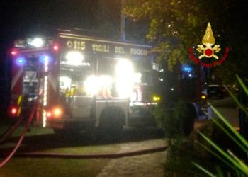 Siliqua: a fuoco il fienile di un’azienda agricola, sul posto i vigili del fuoco