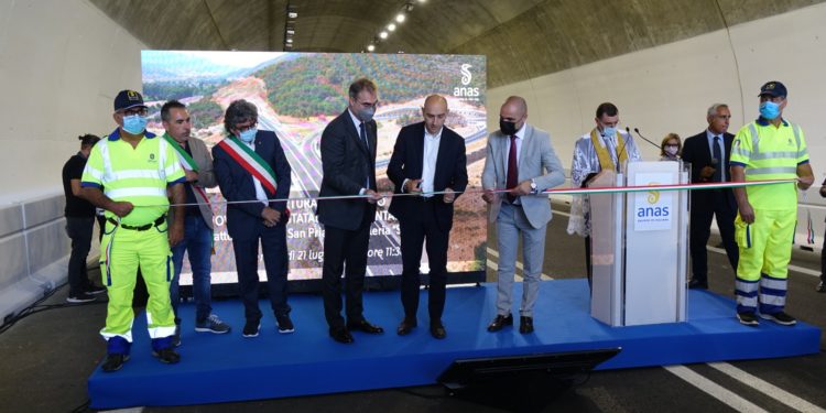 E’ stato aperto oggi al traffico il nuovo tratto della strada statale 125 “Orientale Sarda” Tertenia-San Priamo-Galleria “Sa Pruna”