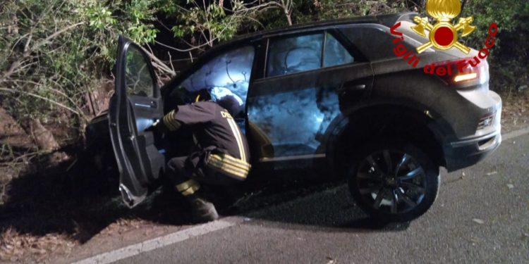 Incidente stradale sulla Cannigione-Baia Sardinia, intervengono i vigili del fuoco