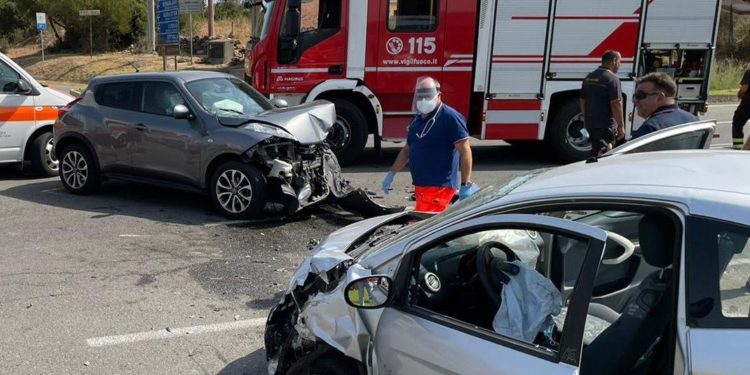 Budoni: incidente stradale all’altezza del bivio per Agrustos, intervengono i vigili del fuoco