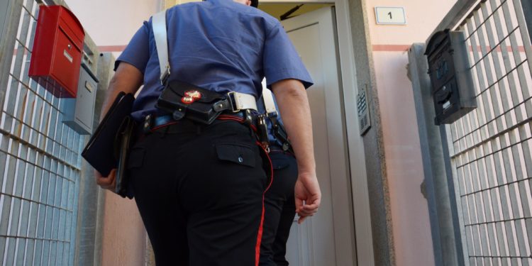 I carabinieri di Selargius hanno deferito in stato di libertà per sostituzione di persona e truffa un mediatore culturale senegalese di 43 anni residente a Cagliari