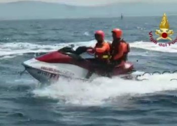 San Teodoro: si allontana con una tavola sup da Cala Suaraccia, lo ritrovano i vigili del fuoco