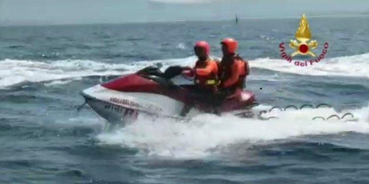 San Teodoro: si allontana con una tavola sup da Cala Suaraccia, lo ritrovano i vigili del fuoco