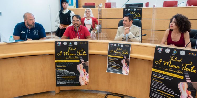 Porto Torres intitola la scalinata di San Gavino al cantadore Francesco Falchi