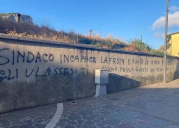 Scritte contro il sindaco di Ulassai, Gian Luigi Serra. La solidarietà di Anci Sardegna
