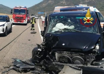 Incidente stradale sulla strada statale 125, intervengono i vigili del fuoco del distaccamento di San Vito