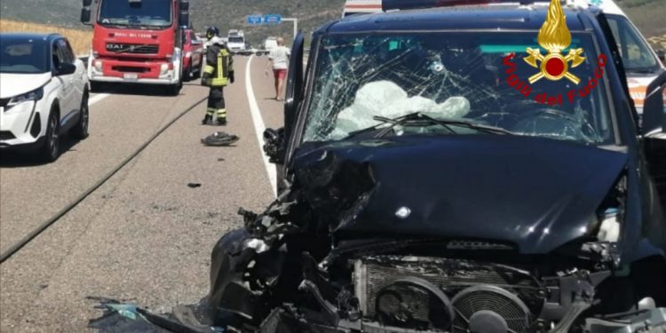 Incidente stradale sulla strada statale 125, intervengono i vigili del fuoco del distaccamento di San Vito