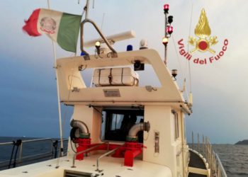 I vigili del fuoco hanno soccorso un’imbarcazione in difficoltà nei pressi dell’Isolotto di San Macario (Pula), sei le persone a bordo, tutte in buona salute