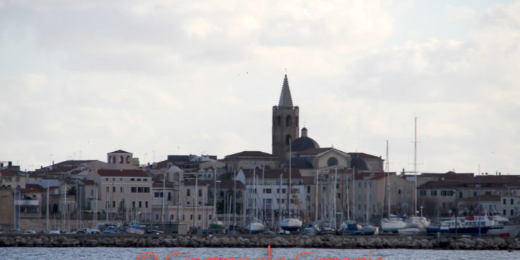 Alghero. Il Comune: «Preparare il terreno per il prossimo appalto per la raccolta dei rifiuti delle utenze commerciali»