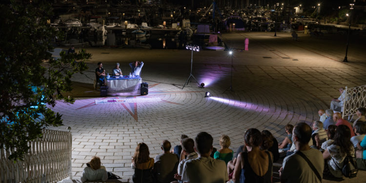 Carlo Mannoni chiude la rassegna “I monumenti incontrano la lettura” con il suo romanzo “Il Verso del gabbiano: l’ultima giornata del sindaco”