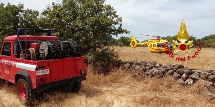 Sospetta frattura di un femore per una signora nelle campagne di Paulilatino, intervengono i vigili del fuoco