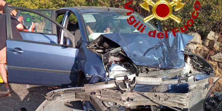 Incidente stradale sulla Palau-Santa Teresa, intervengono i vigili del fuoco