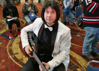 Questa sera, alle 22.00, al parco di villa Siotto, a Sarroch, Ruggero de I Timidi con “Neverending Battigia”