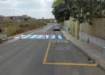 Porto Torres, ecco la nuova segnaletica orizzontale di fronte alle scuole, parte lo sfalcio delle erbacce