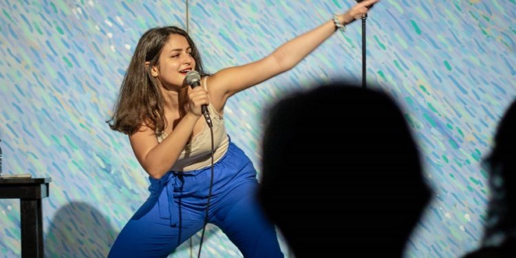 Domani sera a Sarroch la comicità di Daniele Fabbri con lo spettacolo “Fakeminismo” (ore 22.00, Villa Siotto)