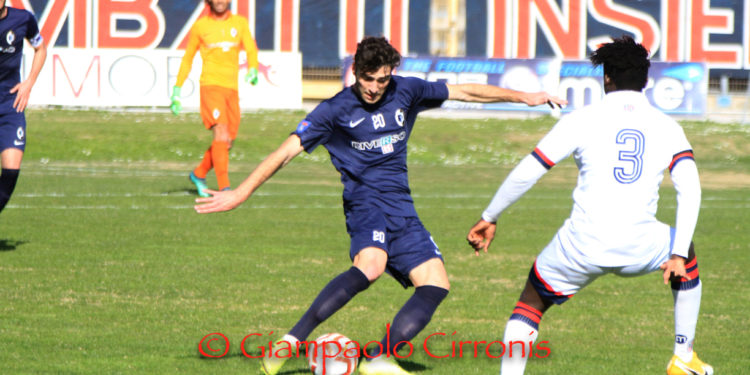 Dopo Werther Carboni, Daniele Cannas e Cristiano Palombi, un quarto ex Carbonia giocherà nel Latte Dolce: Yuri Salvaterra. Al Latte Dolce anche l’ex Torres Daniel Bilea