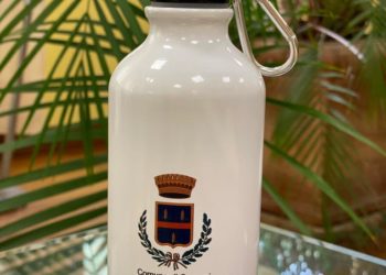 Sennori Comune “plastic free”: borracce riutilizzabili distribuite a scuola e negli uffici municipali