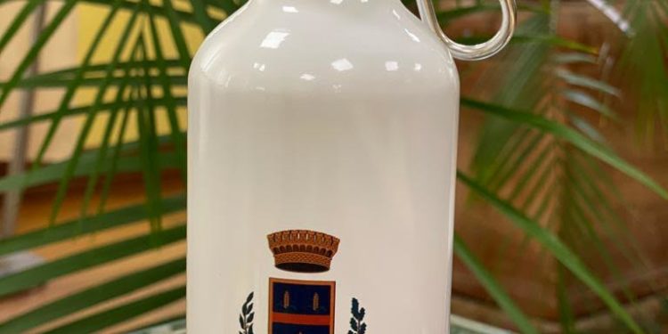 Sennori Comune “plastic free”: borracce riutilizzabili distribuite a scuola e negli uffici municipali