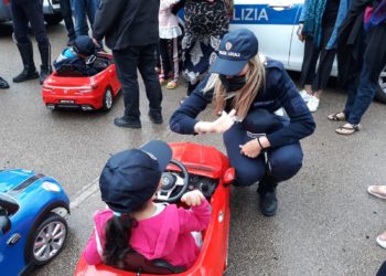 Sassari: dalla Polizia locale doni alle famiglie dei profughi afghani, ospitate nella casa delle suore Figlie della Carità
