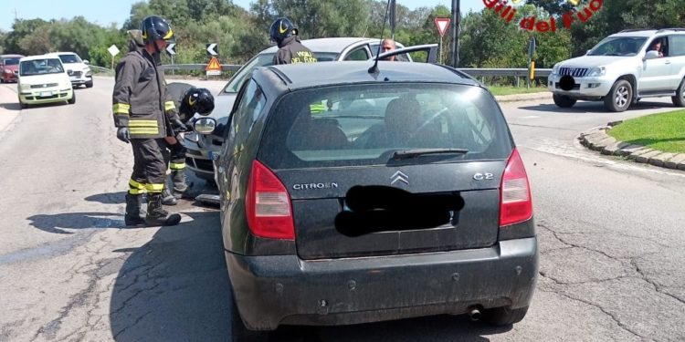 Incidente stradale al bivio per San Pantaleo, ferite tre persone