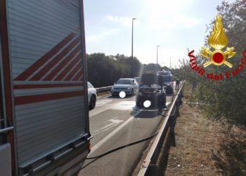 Olbia: principio di incendio di un’auto alimentata a Gpl, sul posto i vigili del fuoco