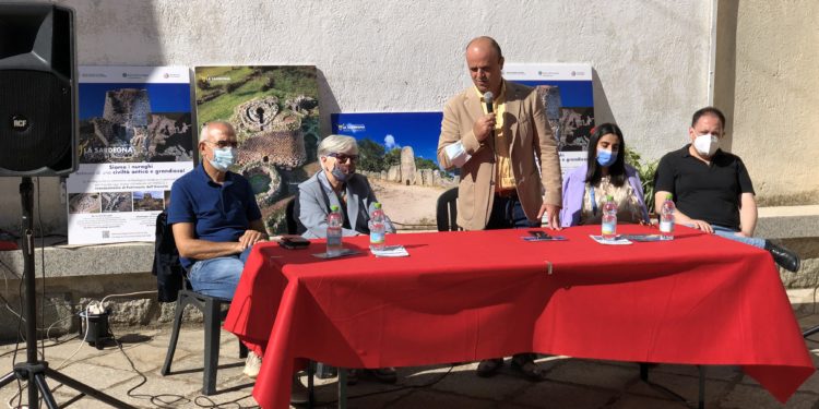 “La Sardegna verso l’Unesco”: a Bitti, in mostra nelle attività commerciali ed artigianali 40 pannelli fotografici