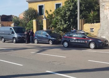 I carabinieri di Cagliari hanno rinvenuto nel cortile di un’abitazione il cadavere di un 57enne in apparente stato di mummificazione