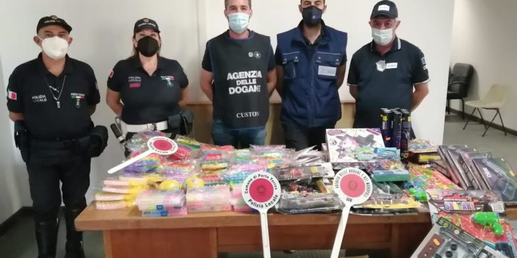 Operazione antifrode congiunta di Agenzia delle Dogane e Polizia Locale: sequestrati giocattoli in un negozio di Porto Torres