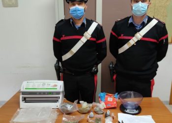 Questa mattina, a Sinnai, i carabinieri della locale stazione hanno arrestato  un 29enne del luogo per detenzione ai fini di spaccio di sostanze stupefacenti