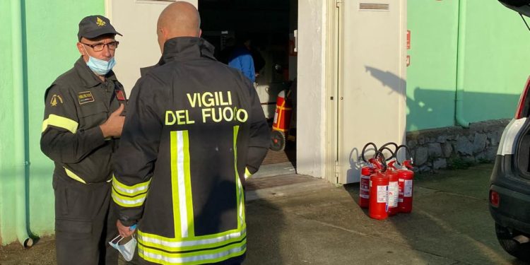 Lanusei, cortocircuito di una cabina elettrica nell’spedale Nostra Signora della Mercede: intervengono i vigili del fuoco