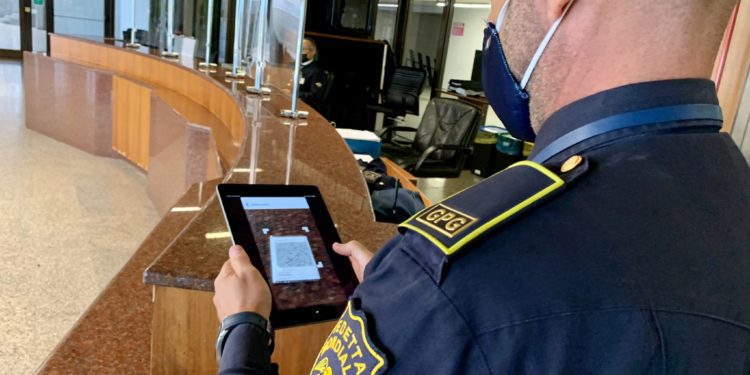 In Consiglio regionale da oggi si entra con il green pass. Il presidente Michele Pais: «Abbiamo scelto controlli rigorosi per un monitoraggio totale»