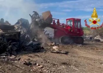 Sono terminate ieri in via San Paolo, a Cagliari, le operazioni di bonifica, smassamento e di messa in sicurezza dell’area del vasto incendio