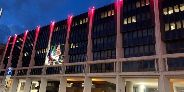 Il Palazzo del Consiglio regionale tinto di rosa fino all’alba di giovedì per la campagna di prevenzione del tumore al seno