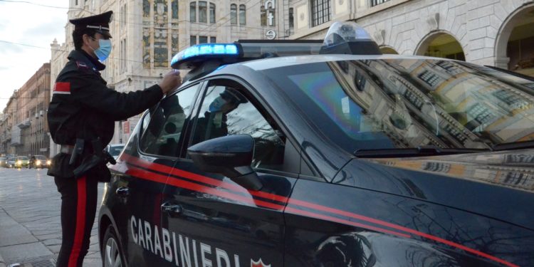 Un 50enne di Cagliari è stato denunciato a piede libero dai carabinieri del Radiomobile della locale Compagnia, per furto con destrezza