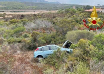Incidente stradale sulla Trinità d’Agultu-Vignola, intervengono i vigili del fuoco