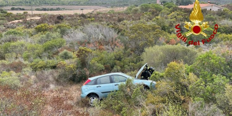 Incidente stradale sulla Trinità d’Agultu-Vignola, intervengono i vigili del fuoco