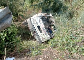 Ossi: autospurgo esce di strada vicino al depuratore, intervengono i vigili del fuoco