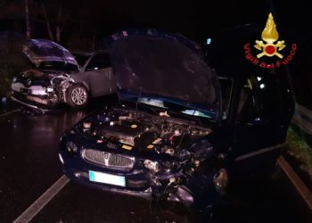 Macomer: scontro frontale tra due auto a Tossilo, ferite due persone