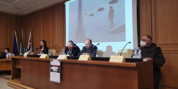 Missing, anche in Sardegna troppi giovani adescati e scomparsi: «Siamo in emergenza, attenzione alle sette e alle trappole di internet»