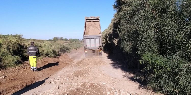 Cabras: al via i lavori di rifacimento della strada di accesso alla spiaggia di Maimoni