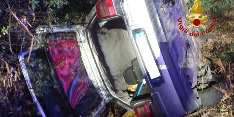 Un’auto è finita fuori strada sulla 195, in territorio di Pula, gli occupanti, un uomo e una donna, sono rimasti illesi