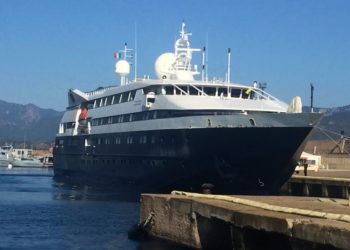 Ad Arbatax la prima delle due tappe sarde della nave da crociera Clio